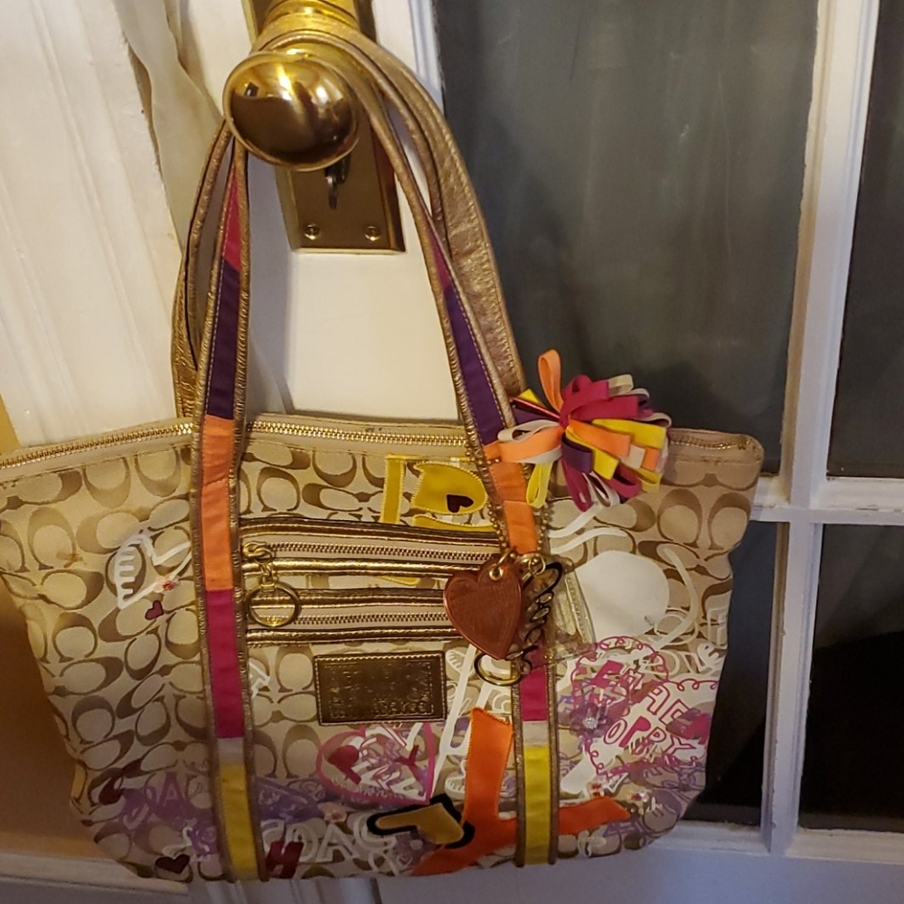 COACH lightly worn very gd condition